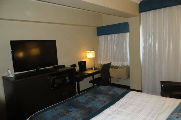 Room 6 of 31