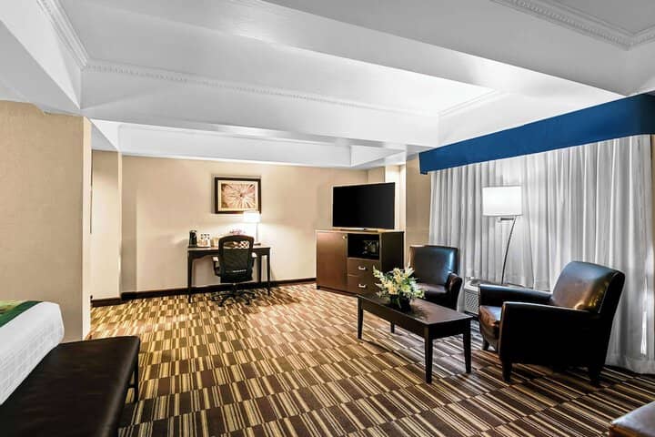 Room 10 of 31